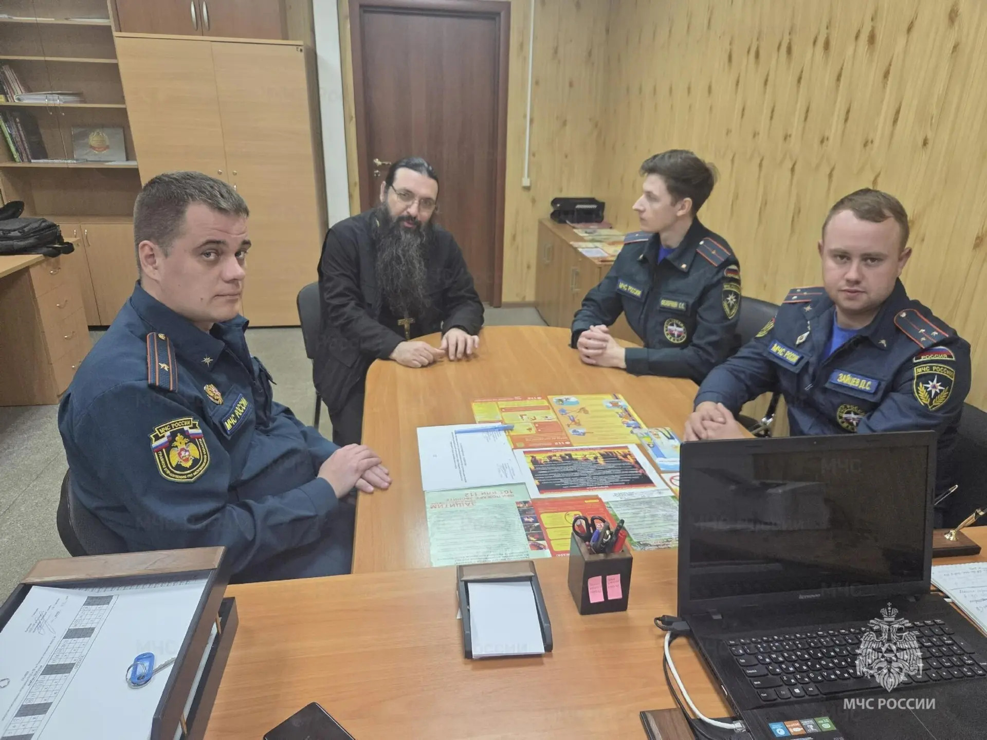 🚨 В преддверии Пасхи сотрудники МЧС России проверили храмы Рузы  Сотрудники отдела надзорной деятель