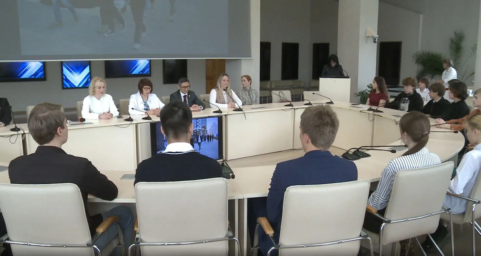🏗️ В Хабаровске состоялся первый выпуск строительного класса гимназии № 8  Торжественная церемония в