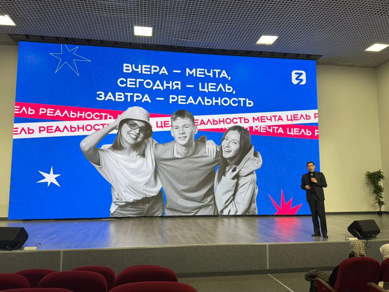 Вчера, 6 февраля, учащиеся 8 классов нашей школы окунулись в удивительный мир исследований и техноло
