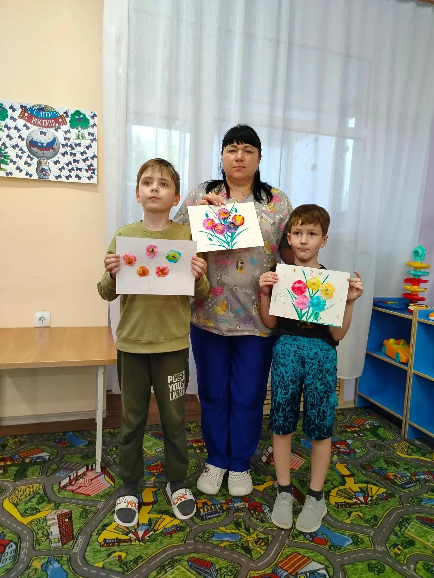 🌺🏵️ Цветы из бумажных салфеток 🌺🏵️ 

🎨🖌️ Ребята приняли участие в необычном и очень увлекатель