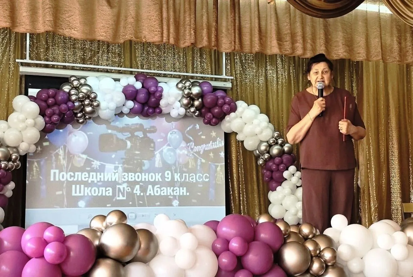 Вчера наша школа превратилась в большую телестудию. В эфире — главное событие этой весн...