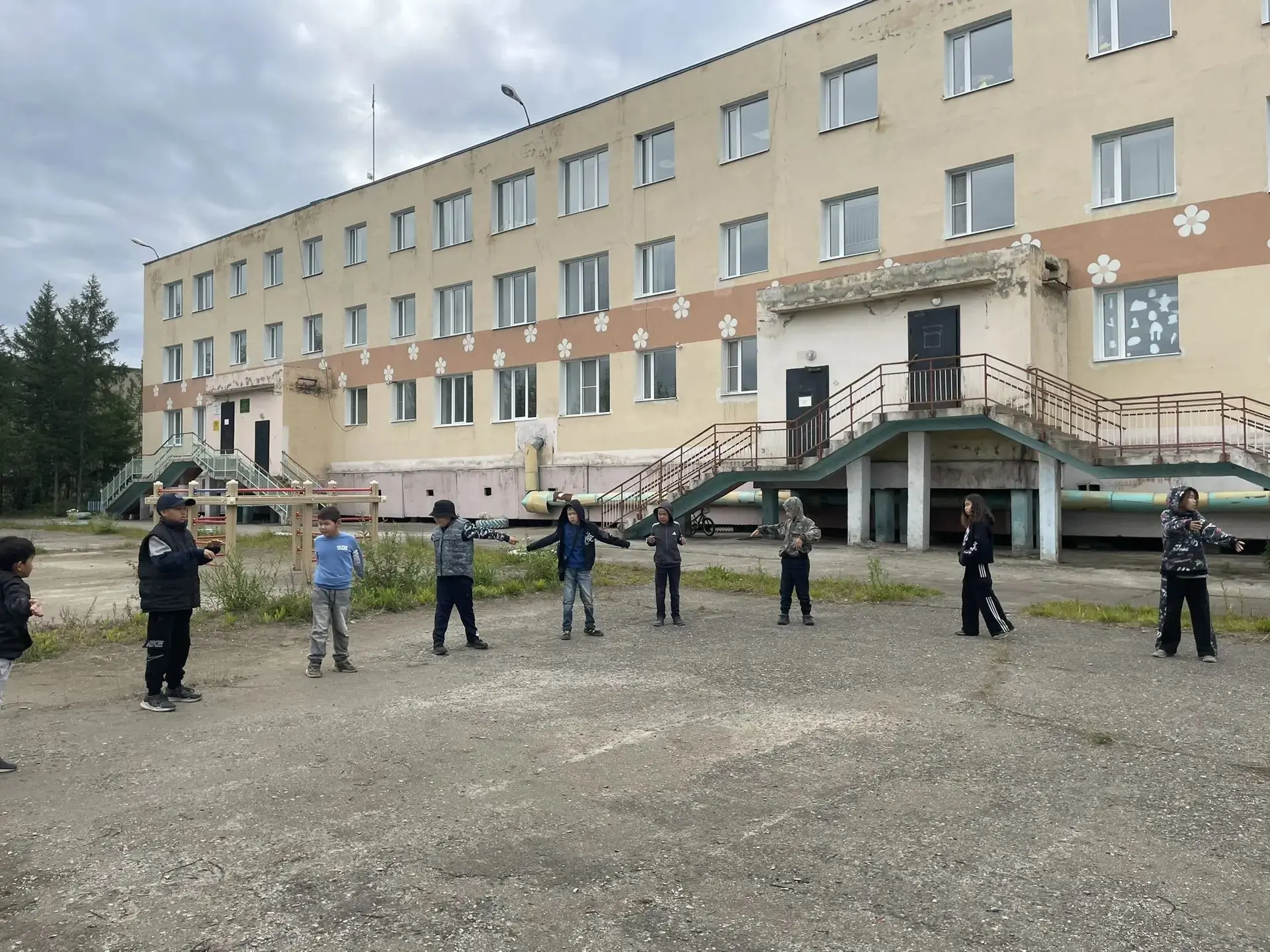☀️ Даже пасмурное утро не испортило нам настроение! ☀️День в лагере начался с лёгкой пр...