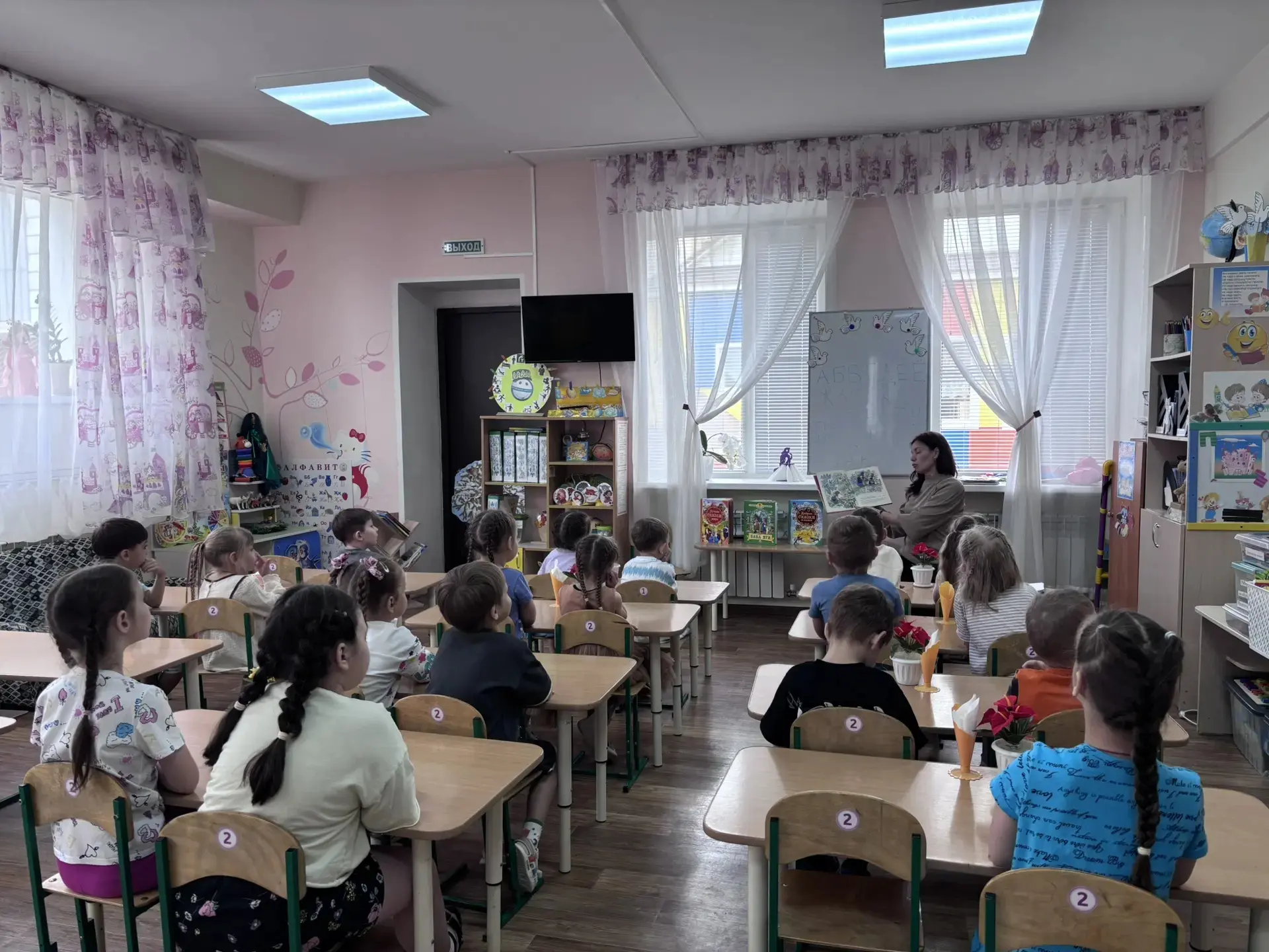 Сегодня в нашей группе «Улыбка» прошел волшебный День русской народной сказки.