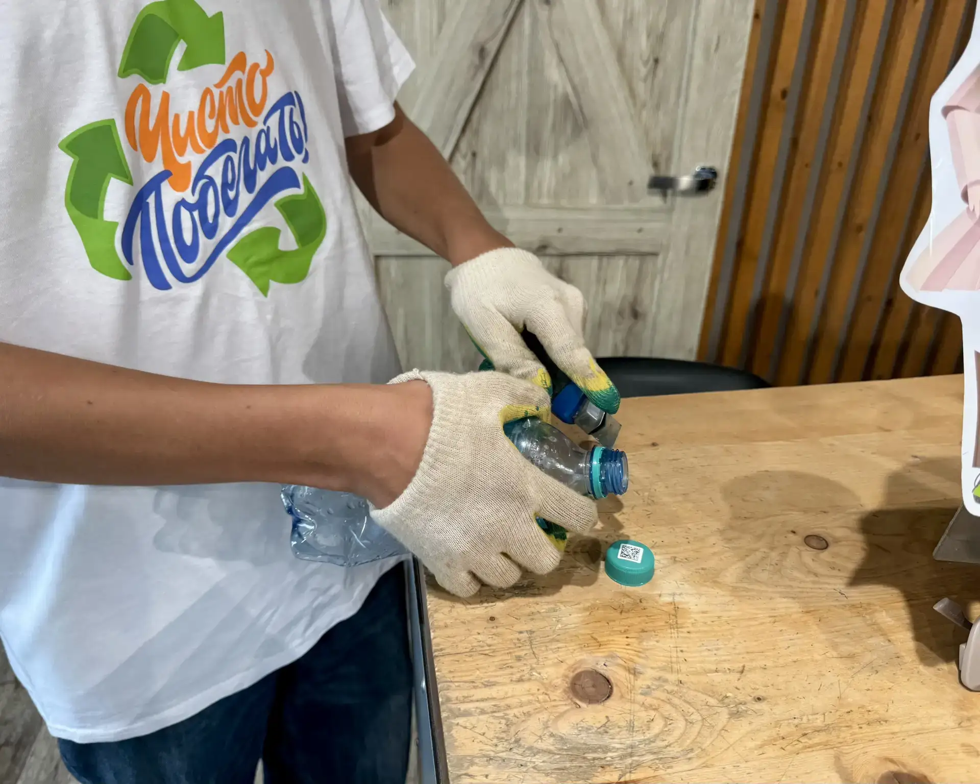 Летний трудовой десант: старшеклассники трудятся в экоцентре ♻«Югра Собирает»