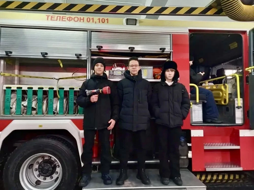 👨‍🚒✨ 24 января ученики 8г класса вместе с классным руководителем Татьяной Юрьевной Южаковой приняли 
