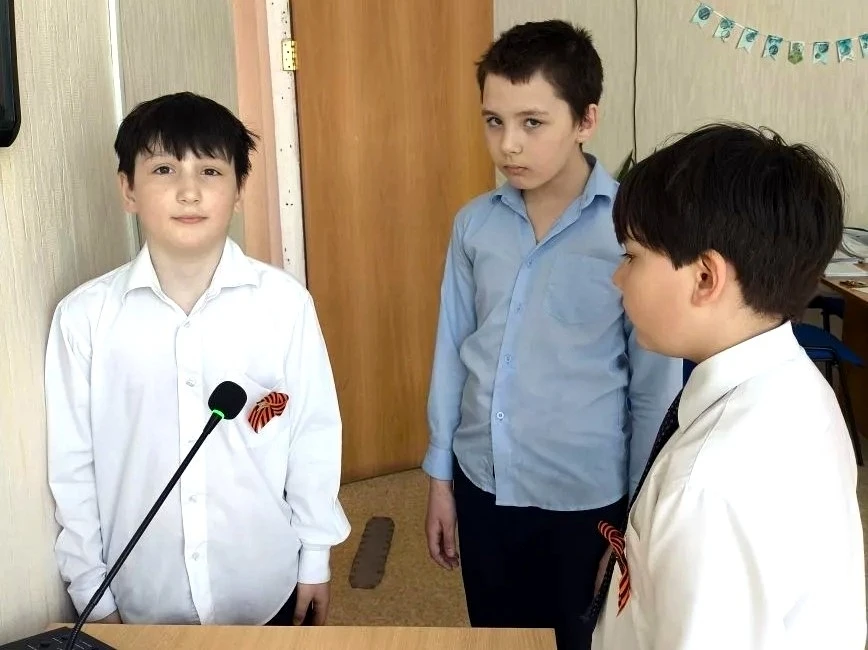 🎙«Живой микрофон»: голоса, звучащие в память о войне.  5, 6, 7 и 8 мая в корпусе Б прошла акция «Жив