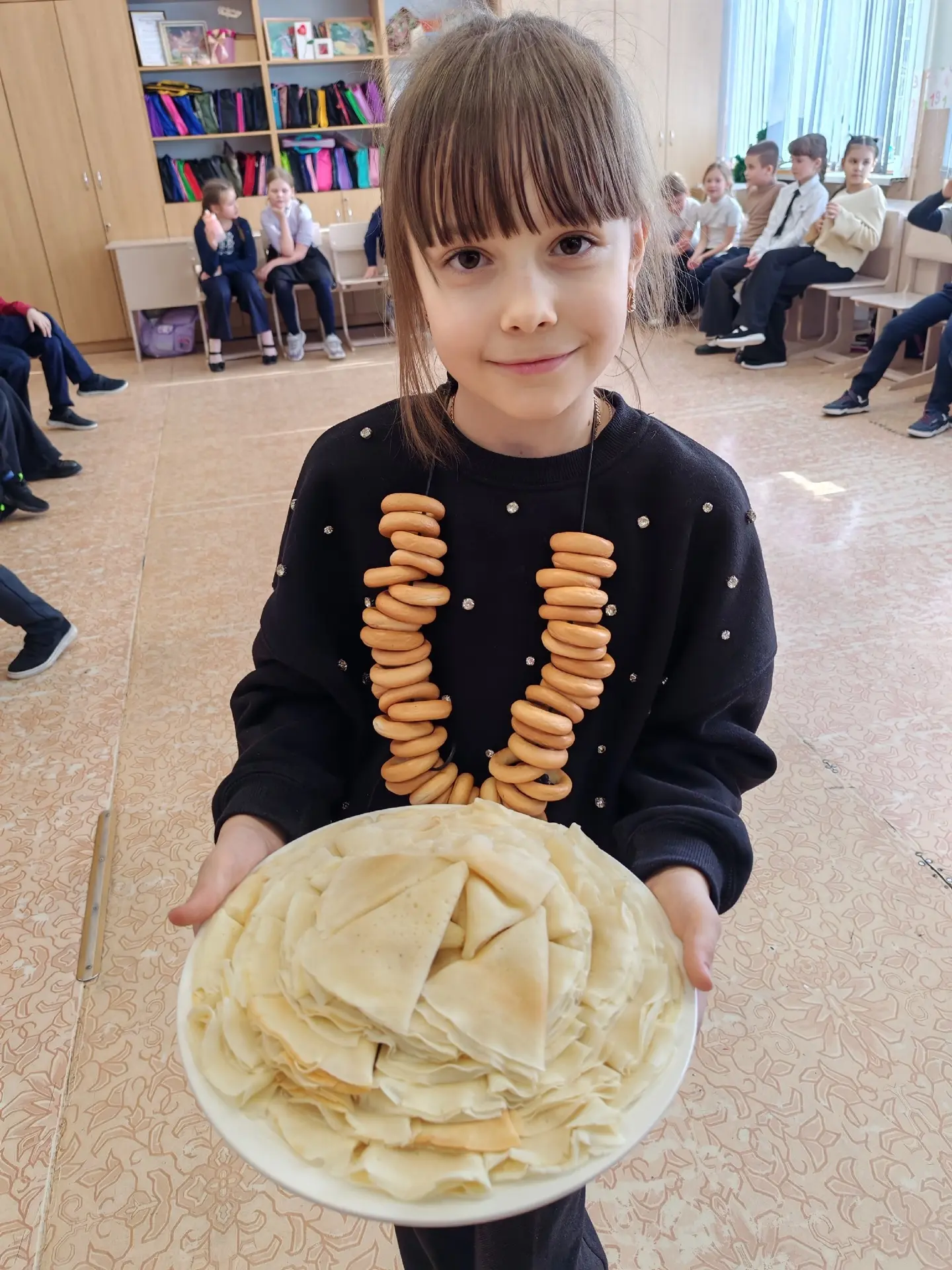 🥞Как мы праздновали Масленицу в классе!🥞  2б  класс с размахом отметил Масленицу — яркий, весёлый и 