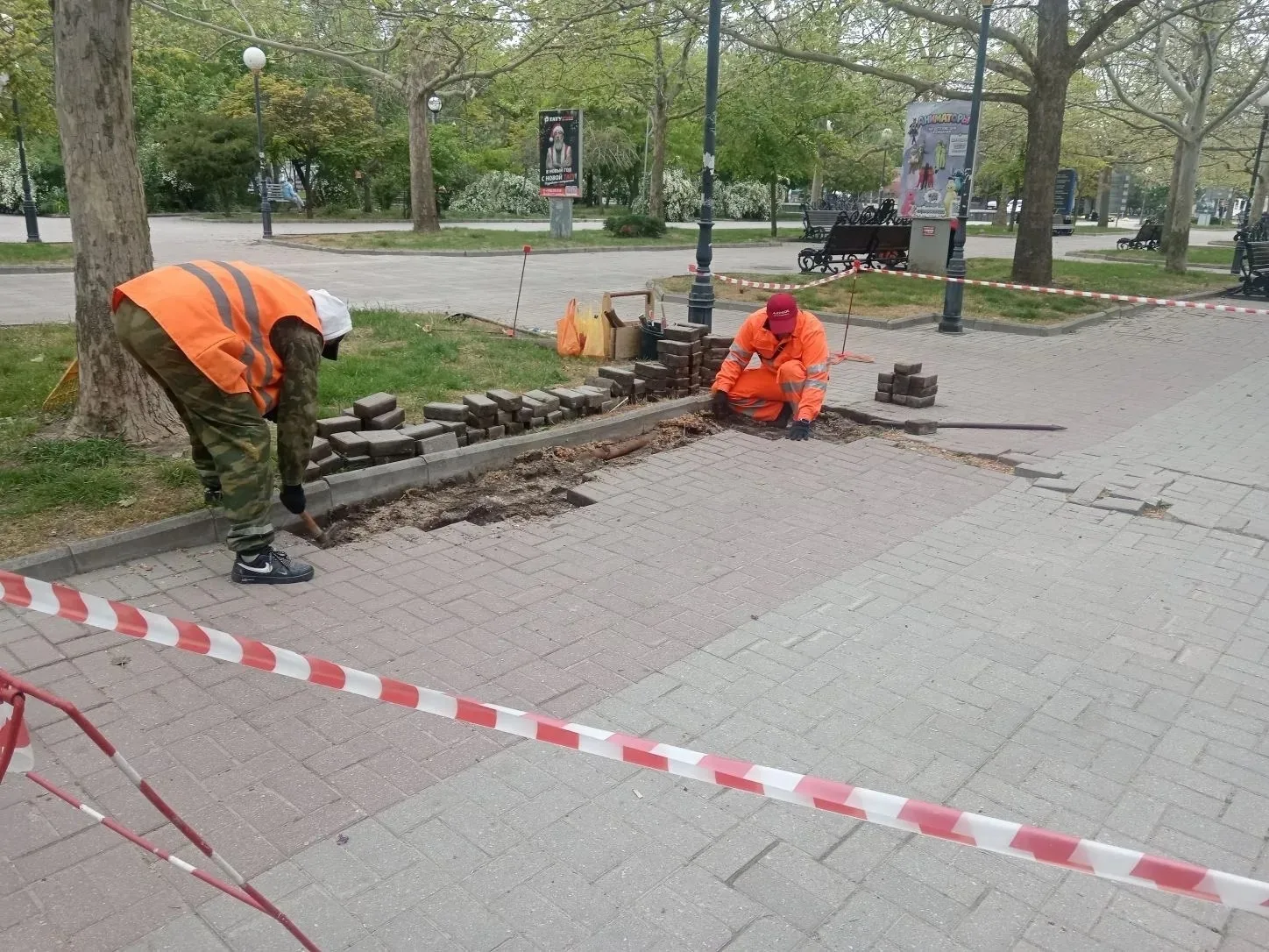 ‼️ В Бердянске продолжаются работы по благоустройству!  Коммунальные службы МБУ «Благоустройство. Бе