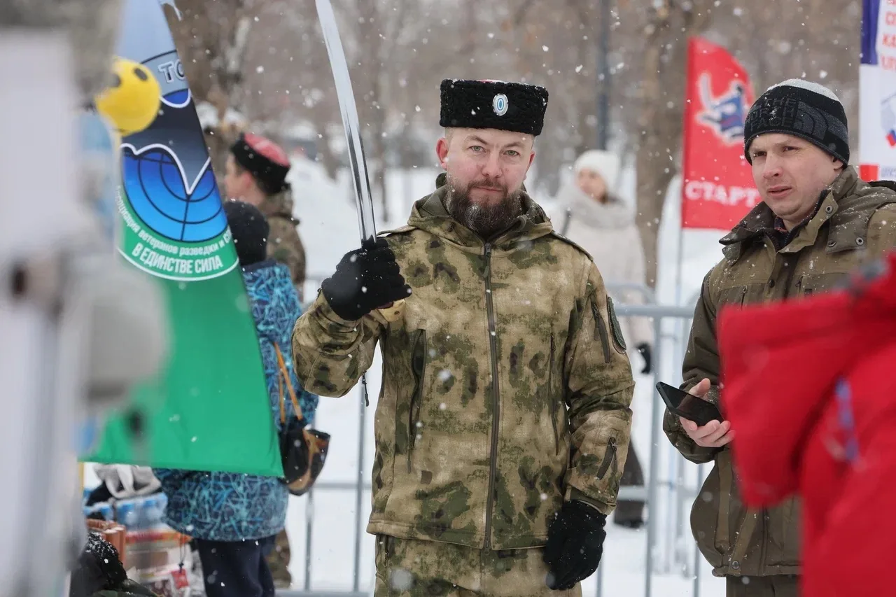 Крымская весна: Единая Россия приняла участие в митинг-концерте на Ново-Соборной площади  В программ
