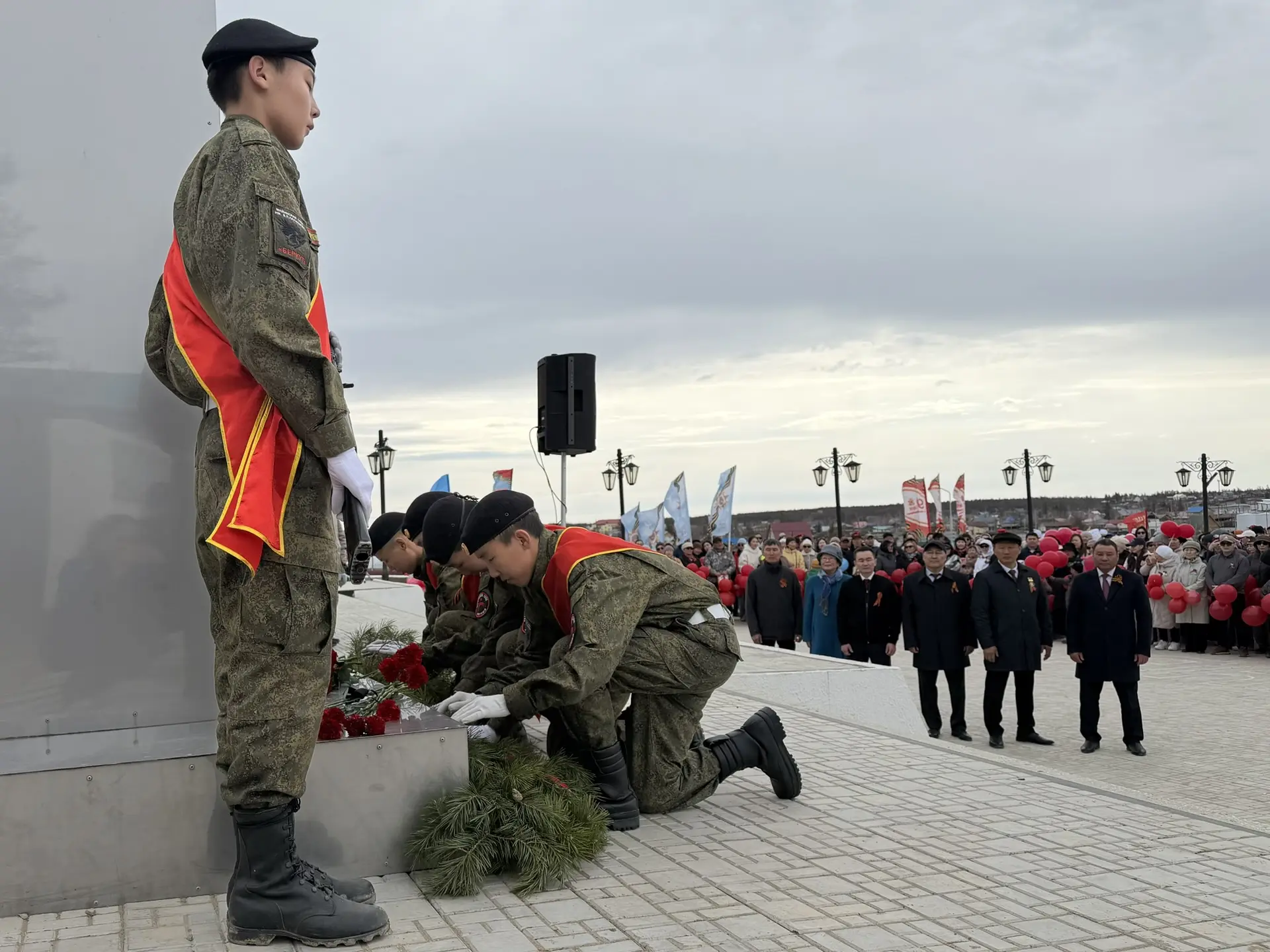 УЛУУ КЫАЙЫЫ КҮНЭ МАЙАҔА  Улуу Кыайыы 81 сылын бэлиэтиир тэрээһин Майа сэлиэнньэтигэр Кыайыы Монумены