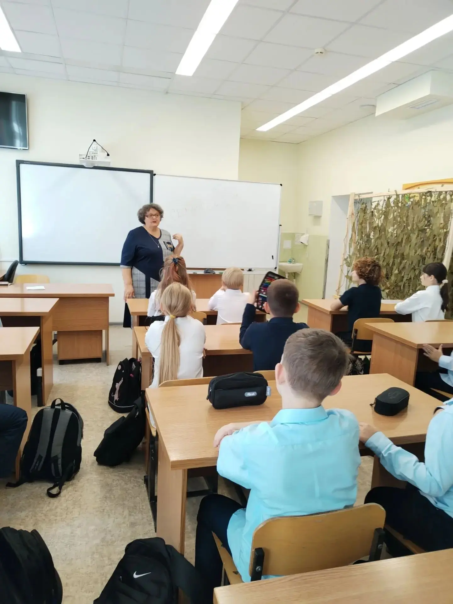 Сегодня в МАОУ СОШ №5 г. Ишима руководитель школьного кабинета профилактики употреблени...