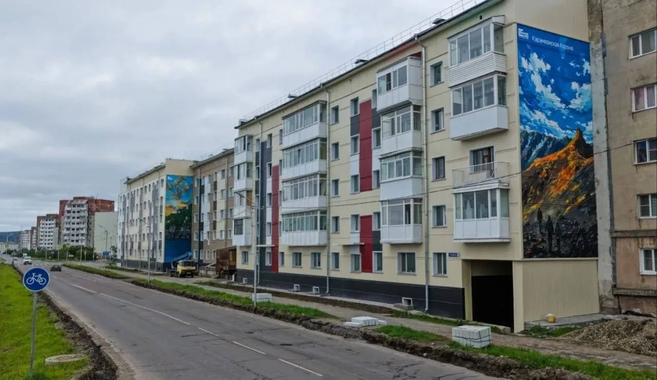 Город в красках: на Набережной появилась завораживающая Карамкенская корона! 💙