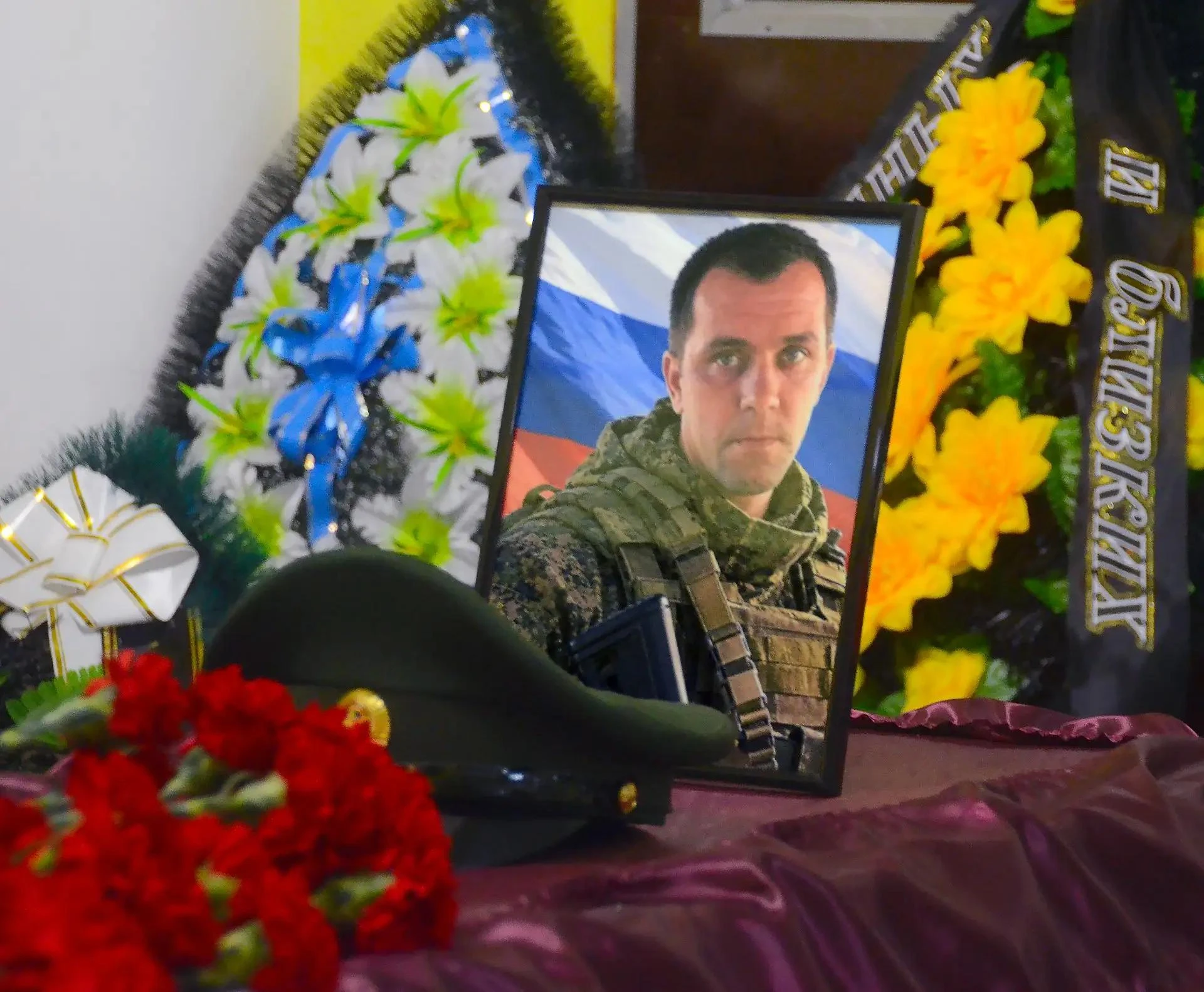 2 октября в ДК «Угольщиков» простились с бойцом СВО Дмитрием Сергеевичем Мандрыгиным.