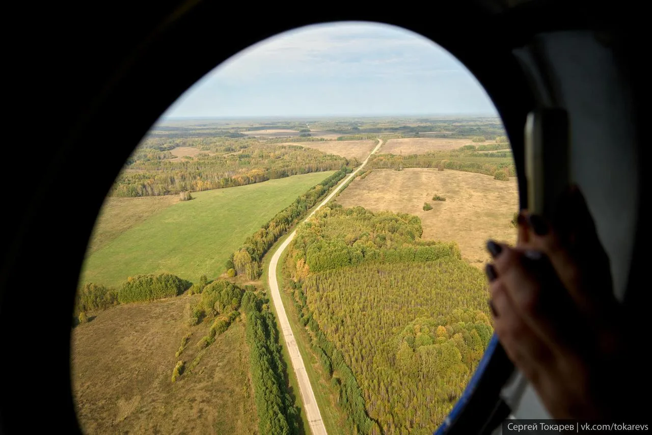 Леса Томской области, вид из иллюминатора вертолета