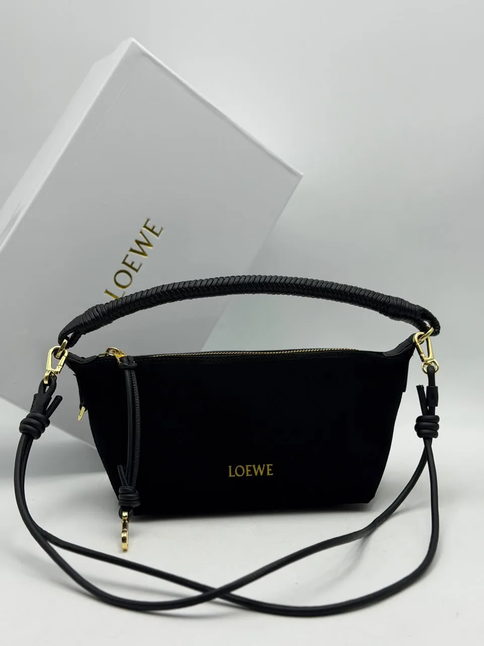 Loewe кроссбриди из натуральной замши