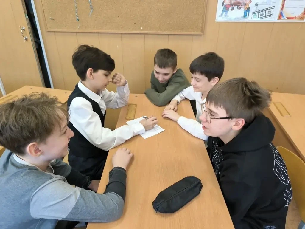🇷🇺Знатоки русского языка 👇  Сегодня в рамках Декады русского языка и литературы прошла игра "Знатоки