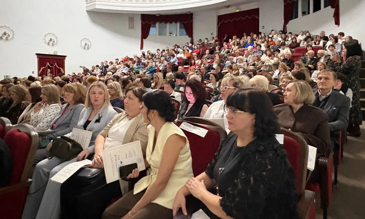 Поздравление учителям и ветеранам педагогики