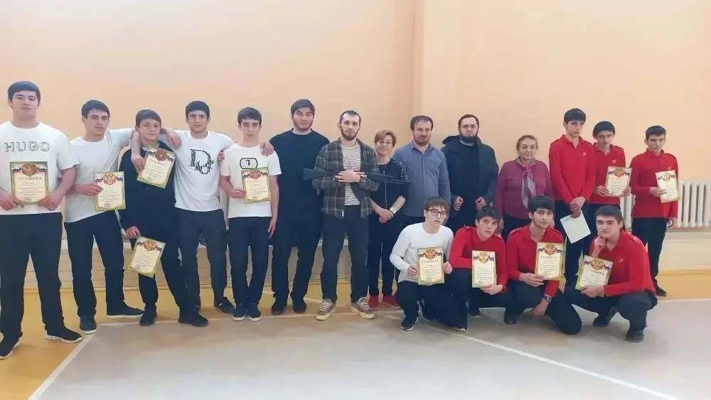 Проведение военно-спортивной эстафеты среди учащихся 10-х классов  В рамках месячника военно-патриот