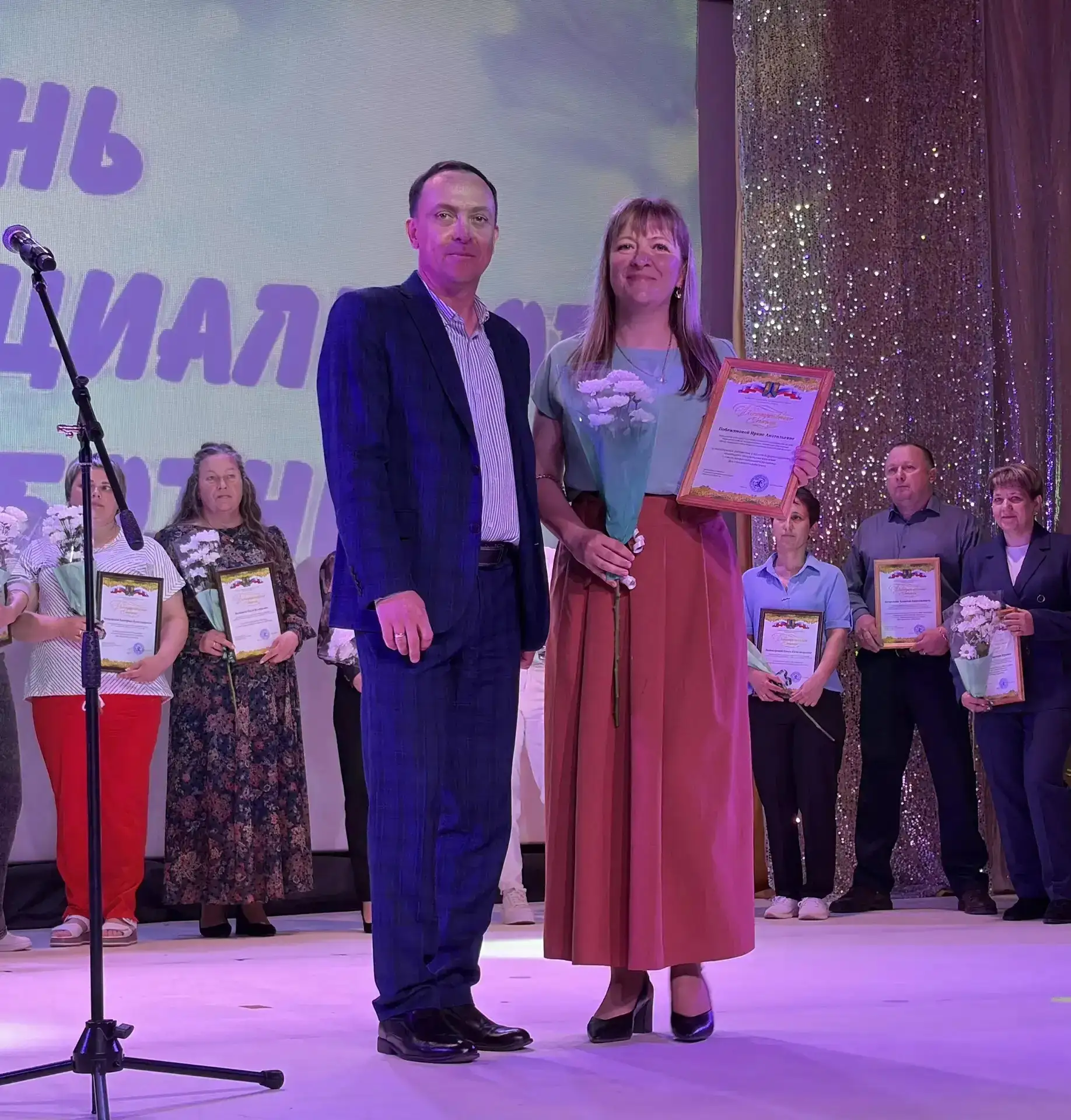 В Тымовском районе с прошлого года стало доброй традицией чествовать работников учреждений, предоста