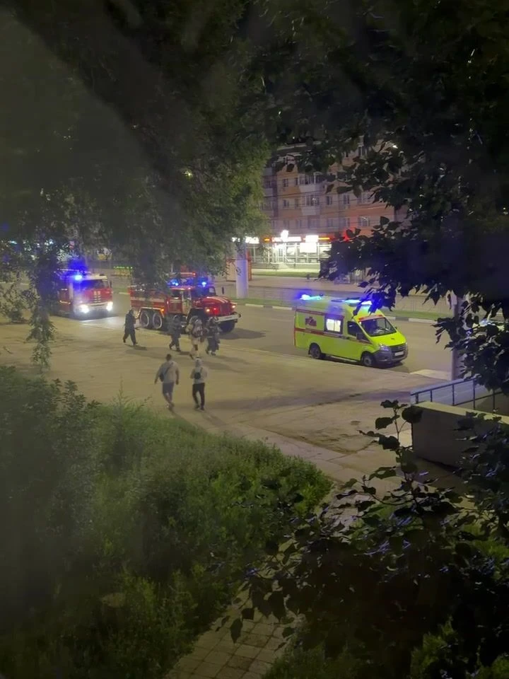 Самарцы сообщили, что сегодня ночью у метро "Гагаринская" что-то случилось. На месте ра...