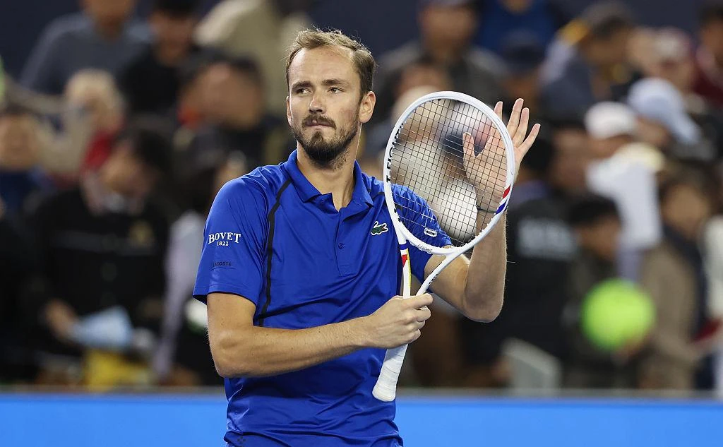 🔥 Медведев в полуфинале Пекина: реванш у Серундоло и второй подряд ATP-турнир с медаль...