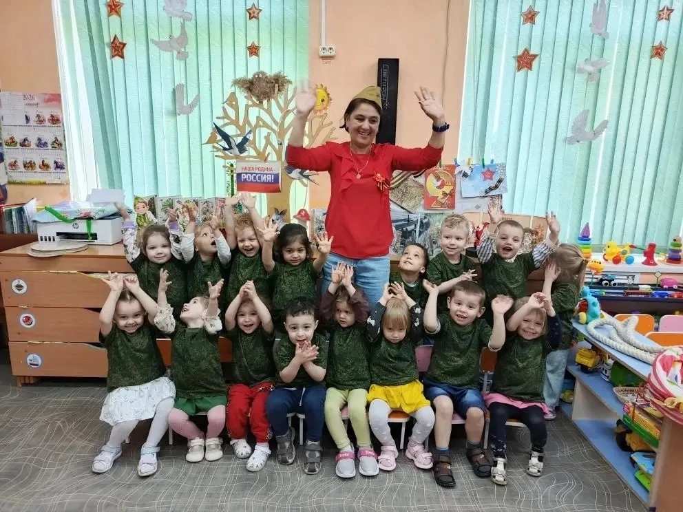 Спортивные развлечения ко Дню Победы для раннего возраста (2–3 года) должны быть кратки...