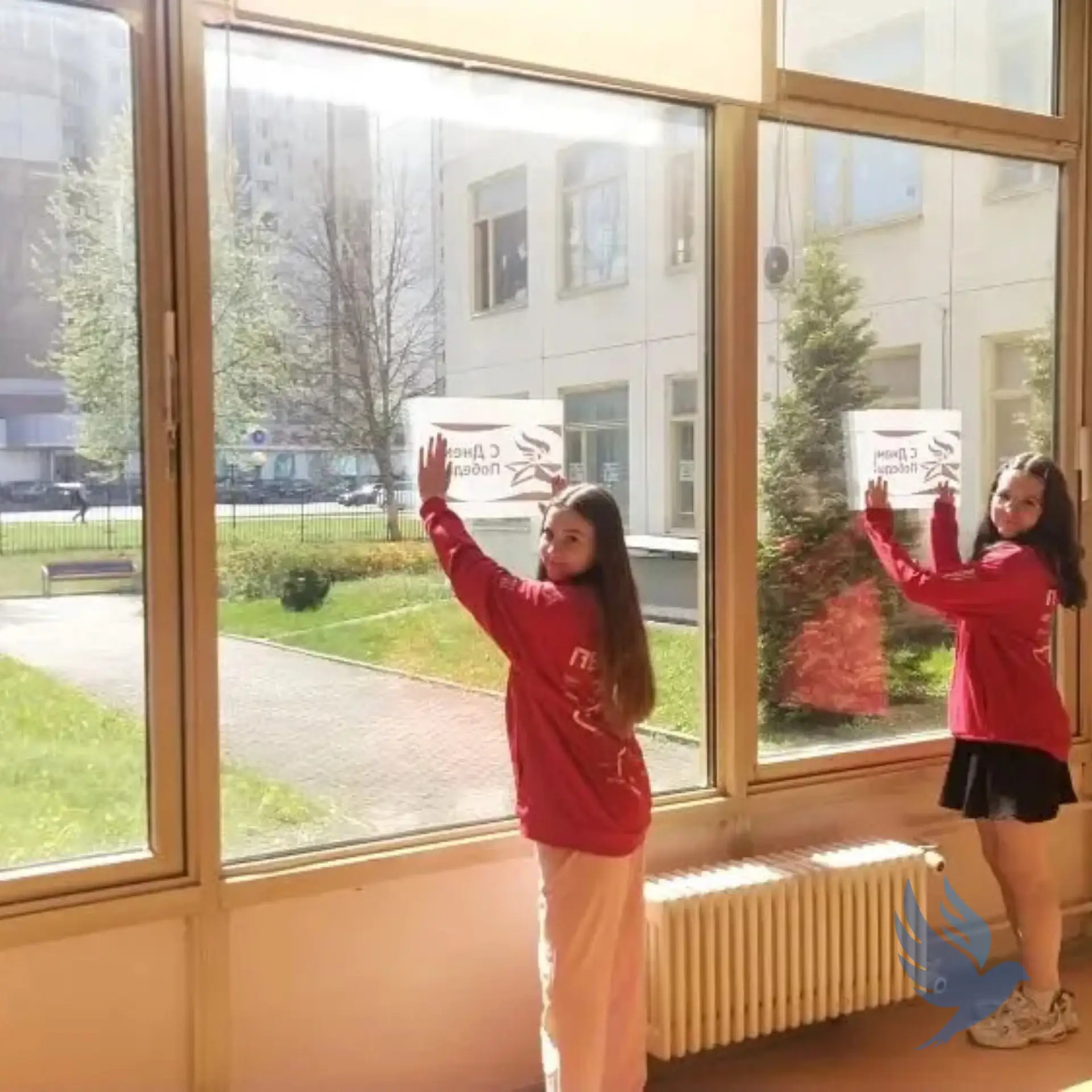 🕊️ Помним. Гордимся. Творим. 🇷🇺  Каждый год наша школа принимает участие во Всероссийской акции «Окн
