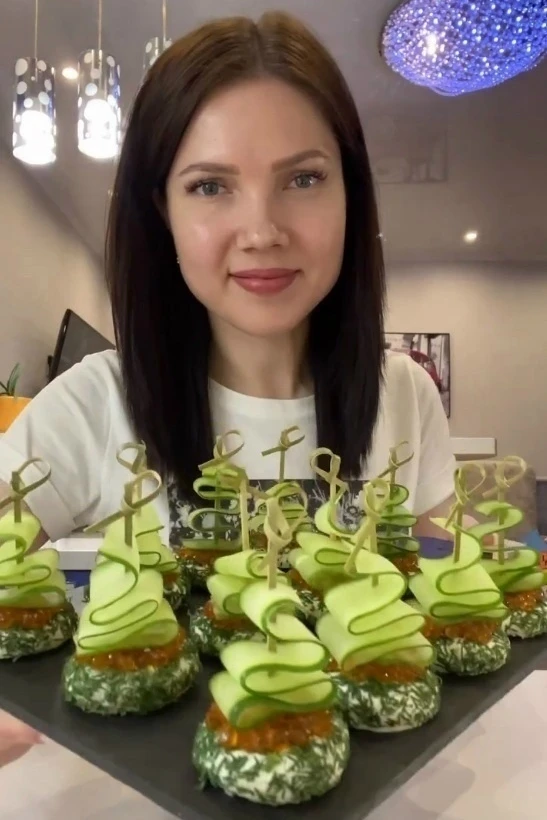 ЗАКУСКА С КРАСНОЙ ИКРОЙ