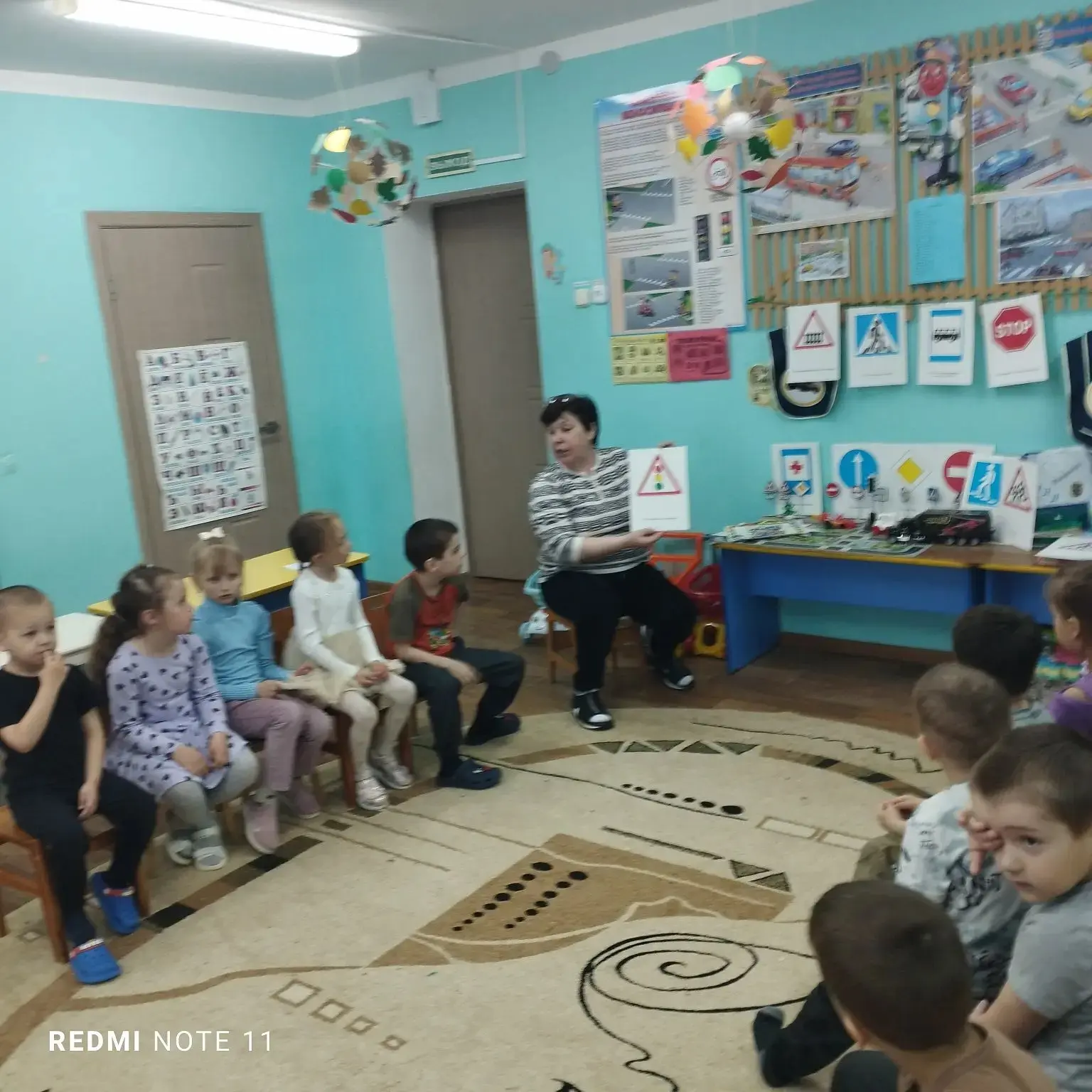 Занятие по правилам дорожного движения (ПДД) в детском саду — это организованная образовательная дея