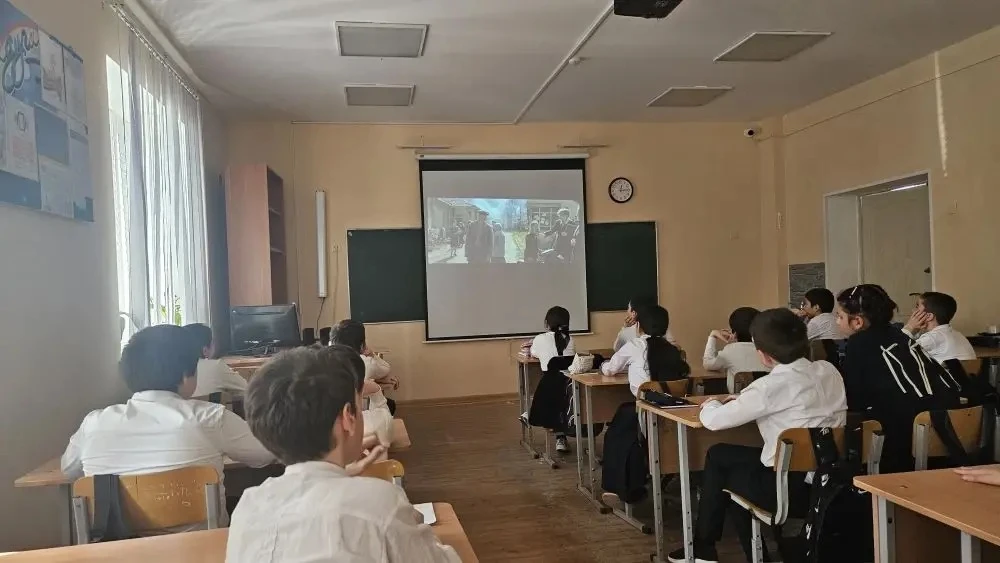 Сегодня наши школьники посмотрели фильм «Каруза» - трогательную семейную драму о мальчике Мите и его