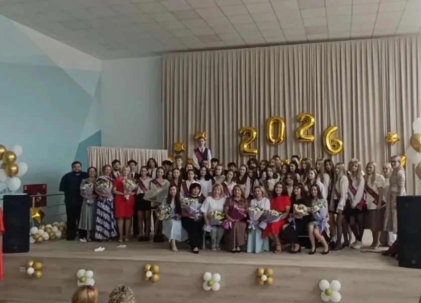 Последний звонок для выпускников 9 и 11 классов  🎉 В нашей школе прозвенел последний звонок для 11-х