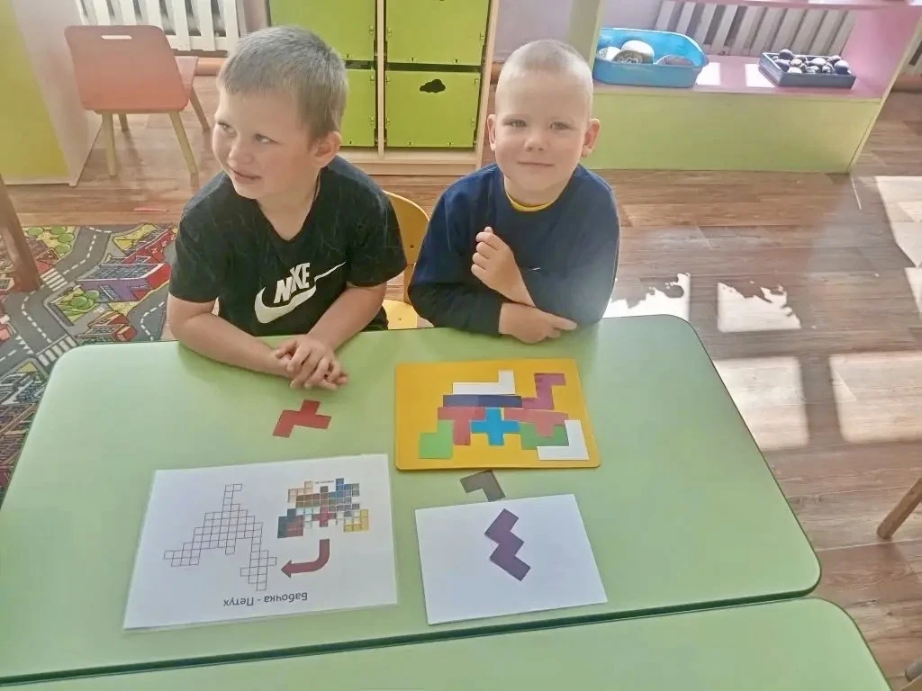 🧩 Математика + искусство = праздник в детском саду

Оказывается, из обычных кругов и квадратов можн