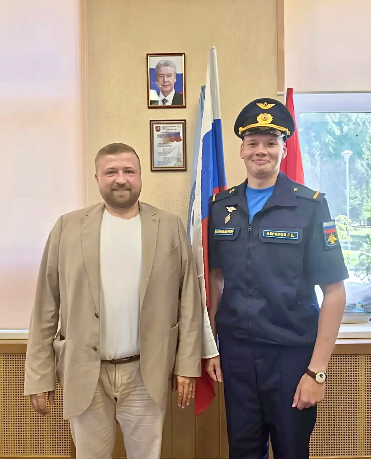 Поздравляю Георгия Евгеньевича Абрамова, учителя обществознания и истории, с завершением военной слу
