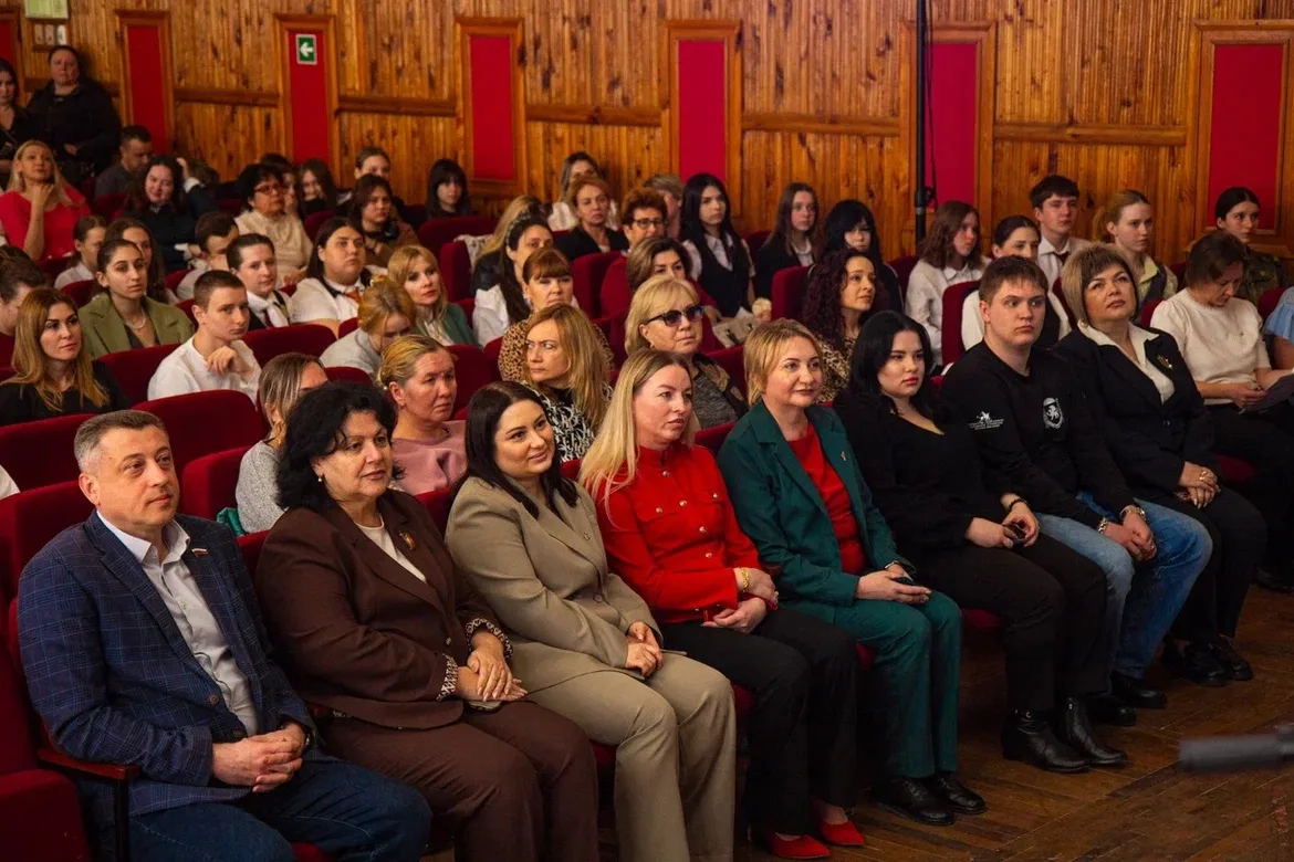 Крым в сердце моем 2026🇷🇺  📌На базе МБОУ «Школа-гимназия, детский сад № 25» прошла церемония торжест