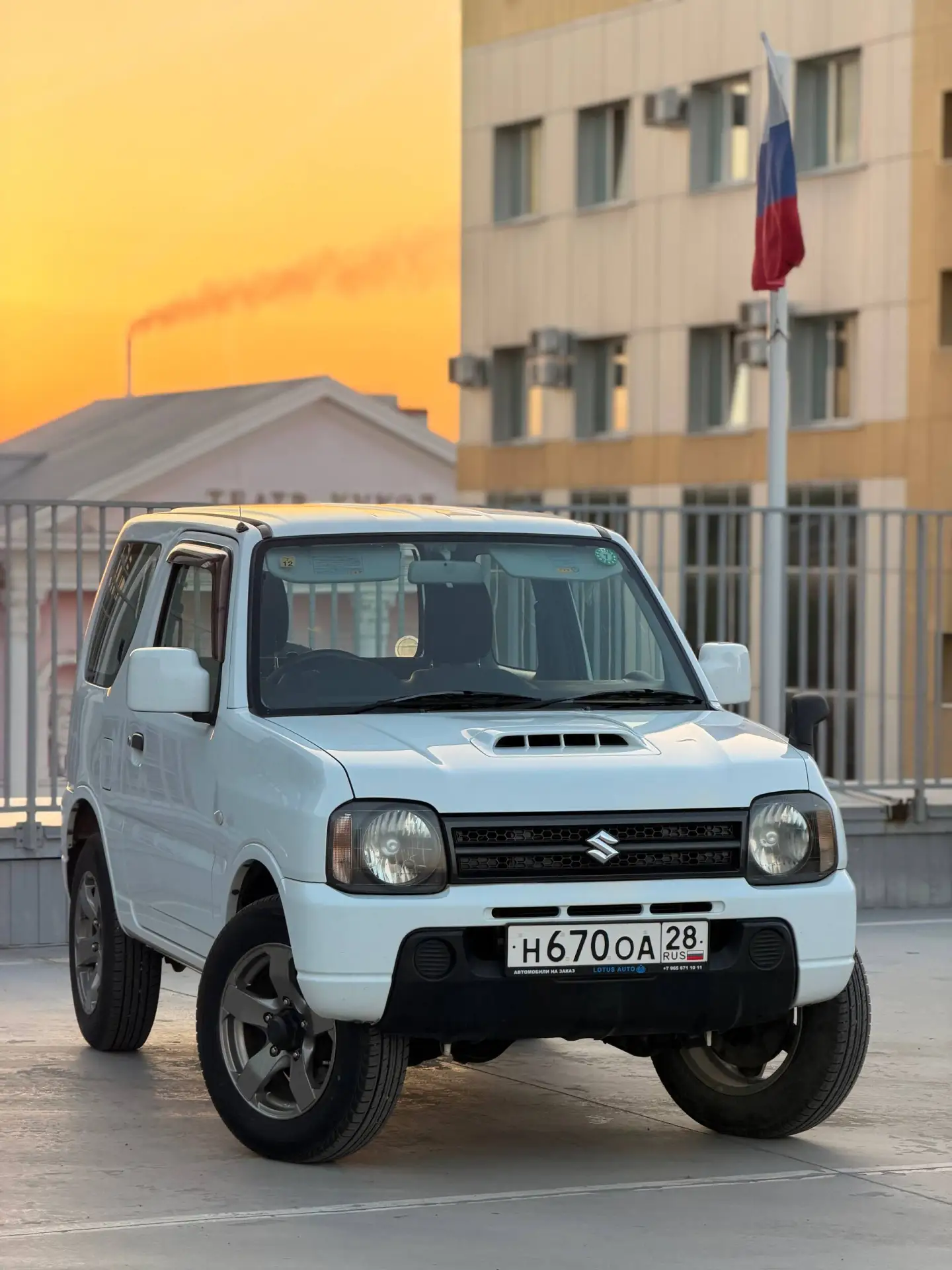 🌟 Легендарный Suzuki Jimny в белом цвете - это любовь с первого взгляда. 😍