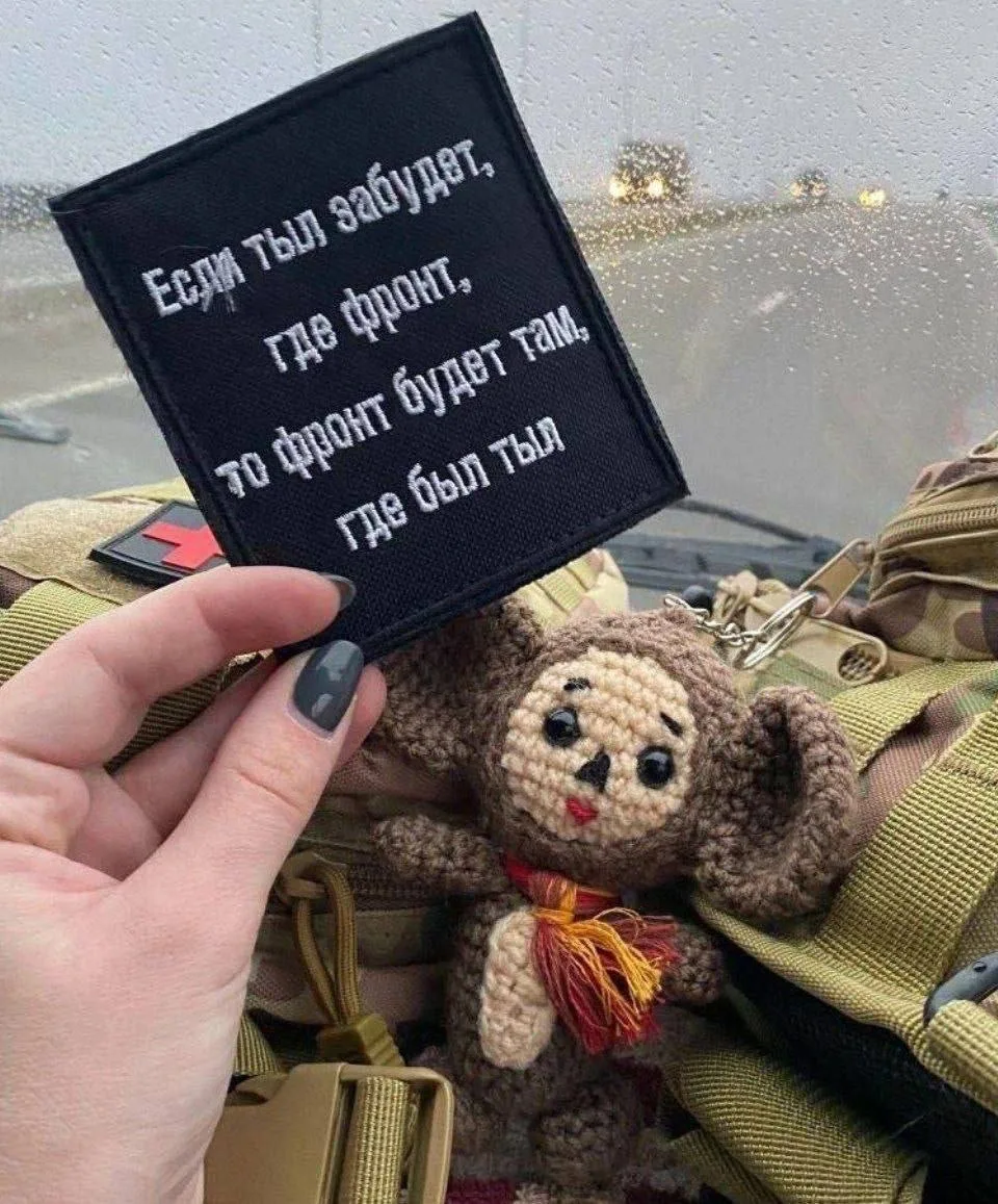 "Тыла нет"  Занятно наблюдать вокруг Кремля пикапы-тачанки с пулеметами.  Проще говоря, МОГи - мобил