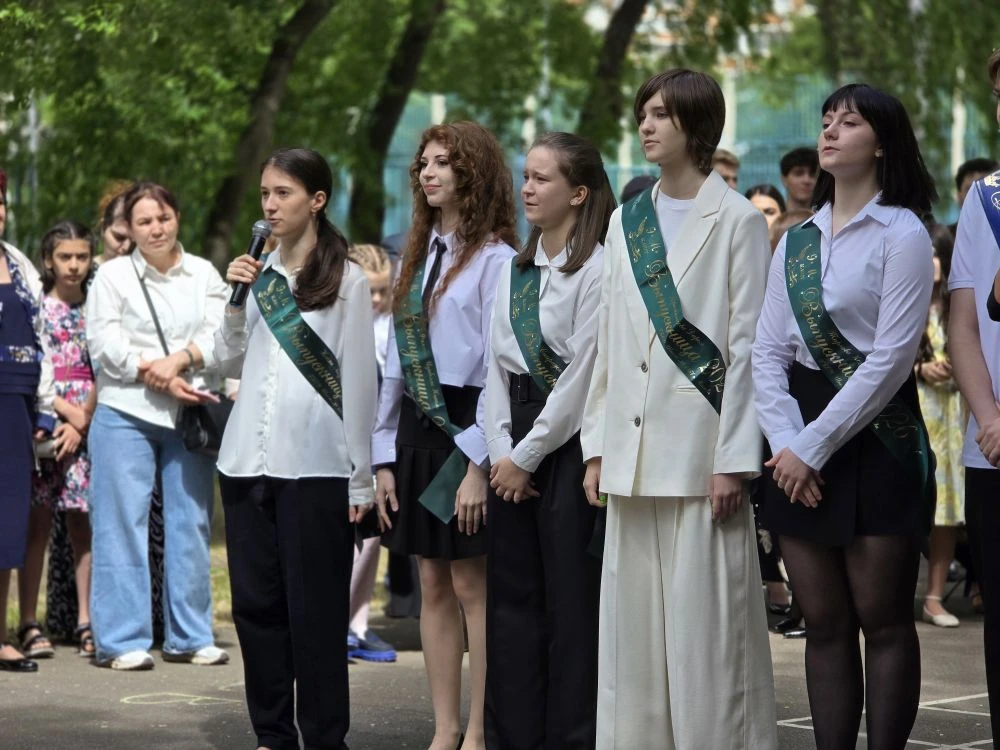 🎓 Этот звонок — как старт перед финишной прямой  🔔 Сегодня в 1 корпусе нашей школы прошла торжествен
