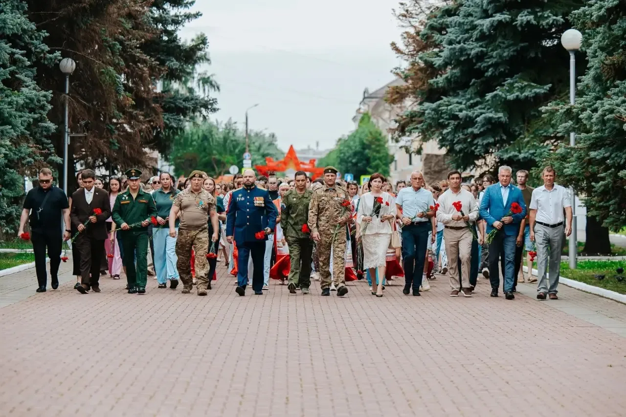 Сегодня — День памяти детей — жертв войны в Донбассе.

Мы склоняем головы перед болью сотен семей. Б
