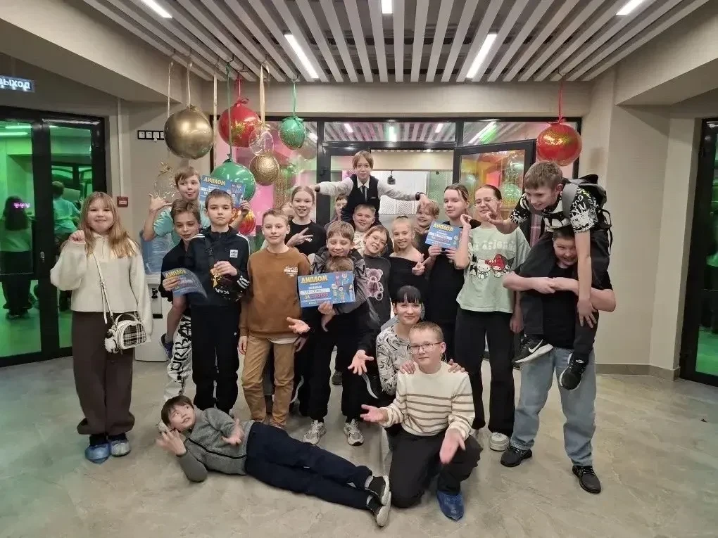 Учащиеся 5 "В" класса получили прекрасный подарок от родителей к праздникам — День защитника Отечест