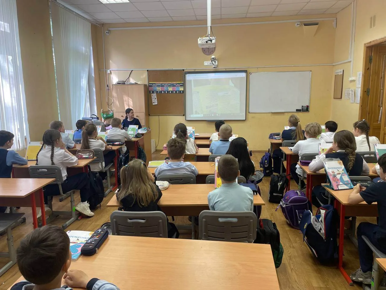 📚Ценности, которые нас объединяют   🇷🇺Сегодня на уроках «Разговоры о важном» мы говорили о том, что 