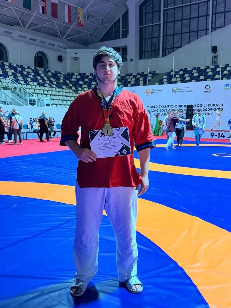 Наш земляк Асхат Аппаков  занял первое место на чемпионате мира по борьбе на поясах среди юношей и д