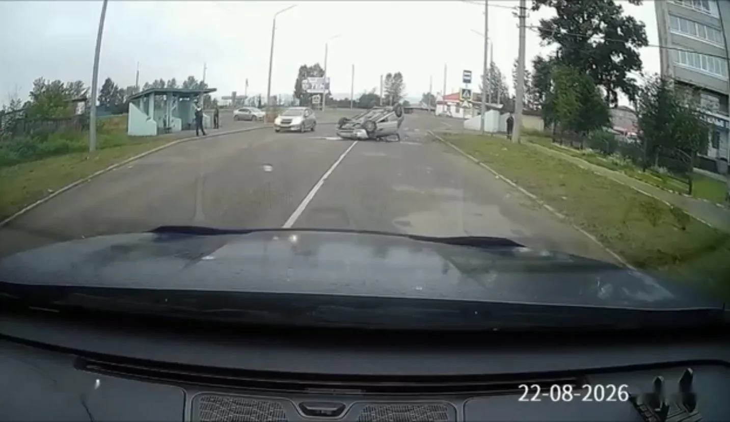 Перевернутое авто в центре Нижнеудинска 😳