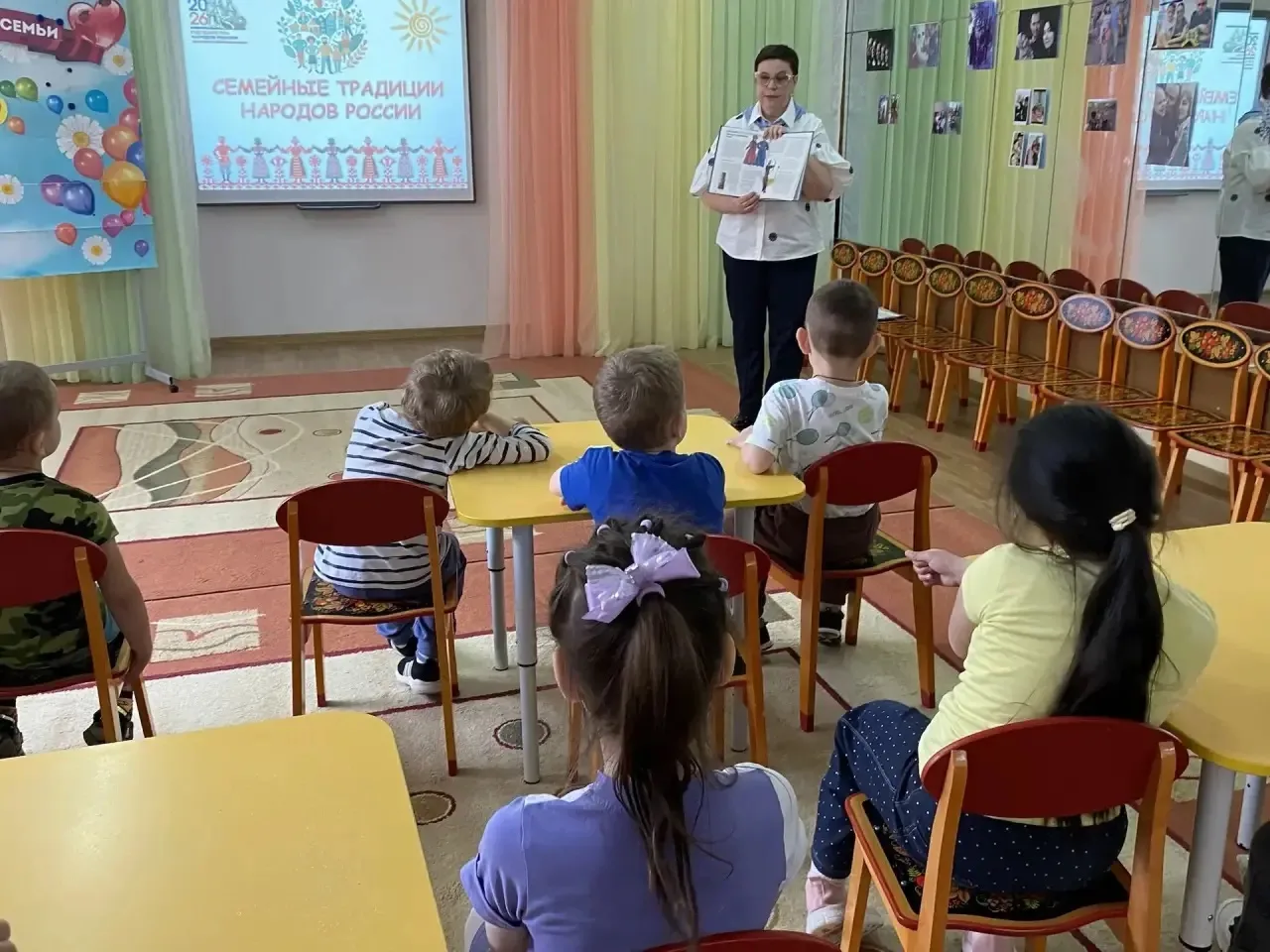 Накануне Международного дня семьи и в рамках Года единства народов России сотрудники би...