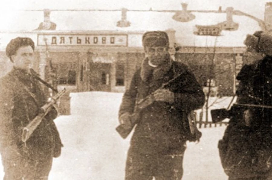 В советских газетах 1942 года Дятьково называли Партизанском. Это было связано с тем, ч...