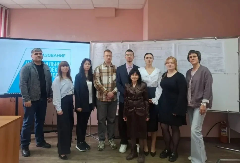 Сегодня  состоялась защита выпускных квалифицированных  работ у студентов, обучающихся ...