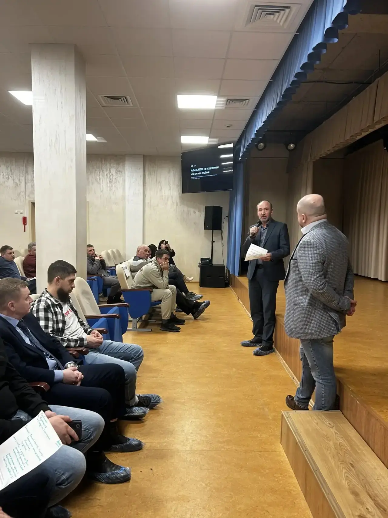 СОВЕТ ОТЦОВ   В минувший четверг в нашей школе состоялось важное событие, собрание активных и неравн