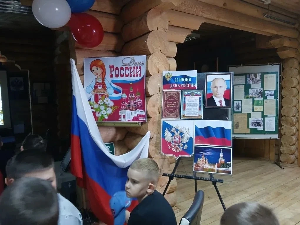 Сегодня 12 июня жители нашей страны празднуют День России.
По всей России пройдут большие торжества,