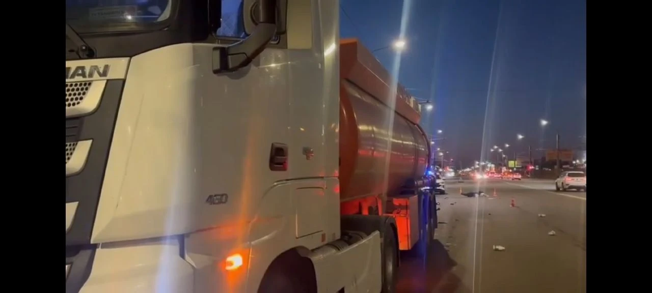 Вчера  на улице Кулакова произошло смертельное ДТП с участием электромопеда и бензовоза. 71-летний в