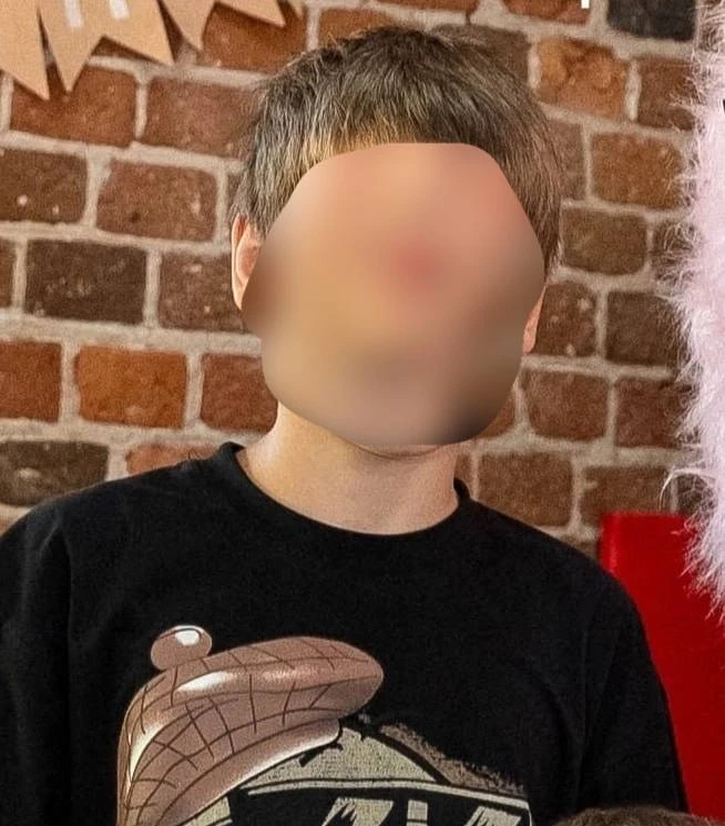 В Подмосковье две девочки 15 и 16 лет заманили 12-летнего мальчика в заброшенный техник...
