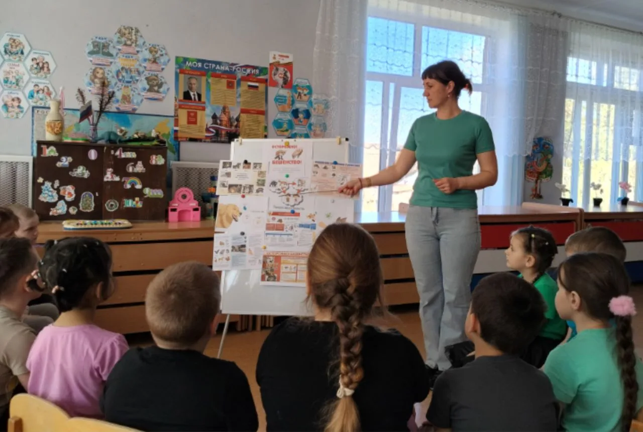 В подготовительной группе🍄‍🟫 «Грибок» прошла важная беседа о "Бешенстве" 🐾